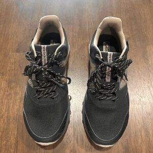 New Balance 410 v8 Trail Black Running Shoes Size 10